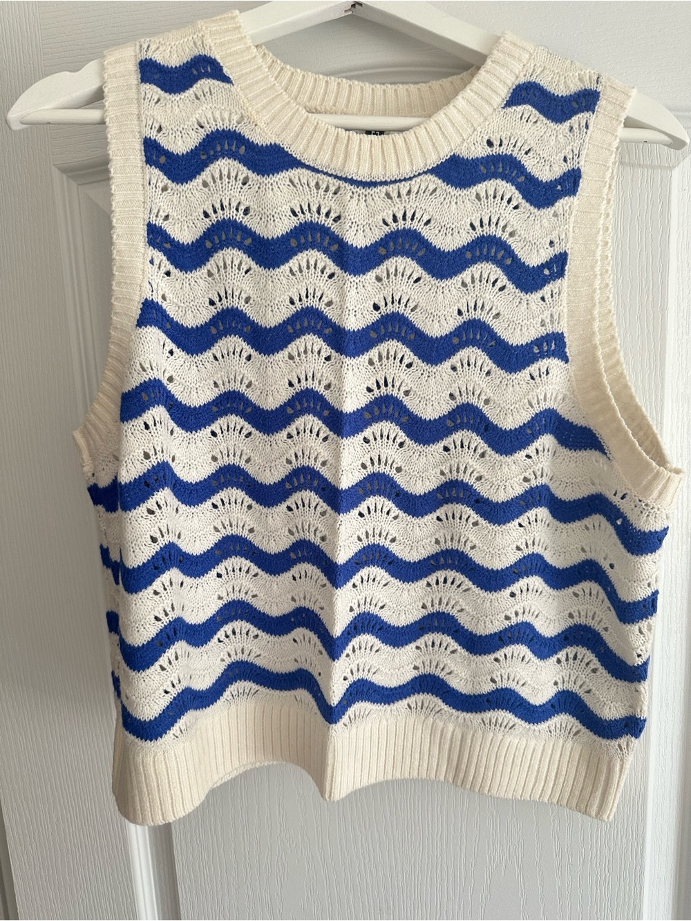 Blue & Cream Crochet Knit Sweater Vest Size Large